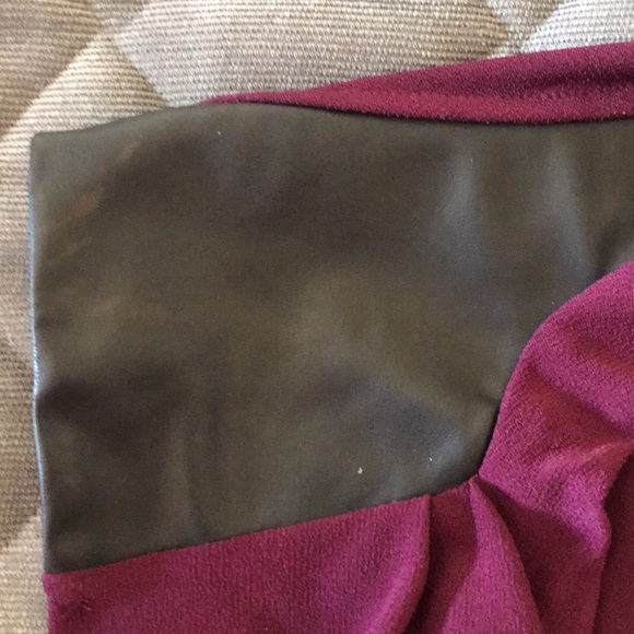 🆕 Ann Taylor Burgundy top. - Picture 10 of 10